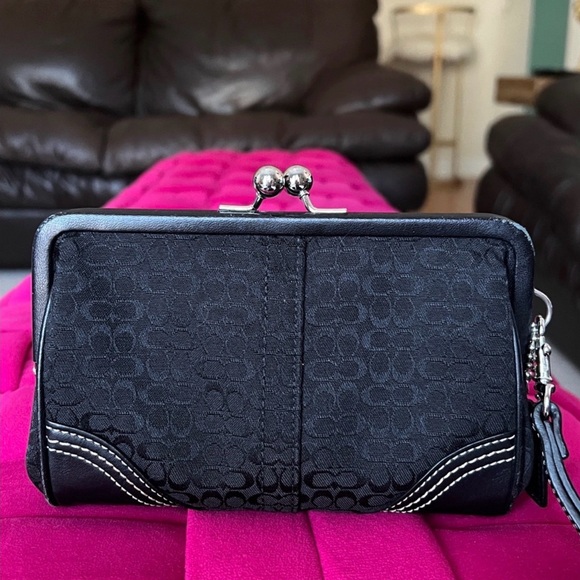 Coach Black Wristlet Clutch kiss lock black canvas - Picture 4 of 13